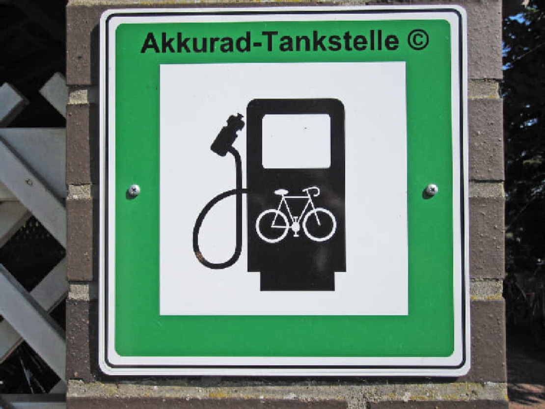 Ebike an Autoladestation laden